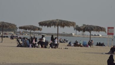 «شاور-مجاني»-وزيادة-المظلات-والمطاعم.-مقترحات-زوار-شاطئ-نصف-القمر-للتطوير