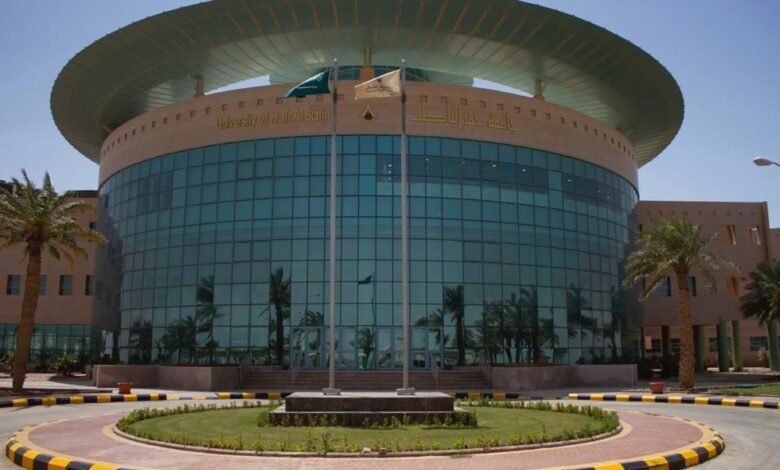 مستمرة-عن-بعد.-جامعة-حفر-الباطن-تعلن-تعليق-الدراسة-الحضورية