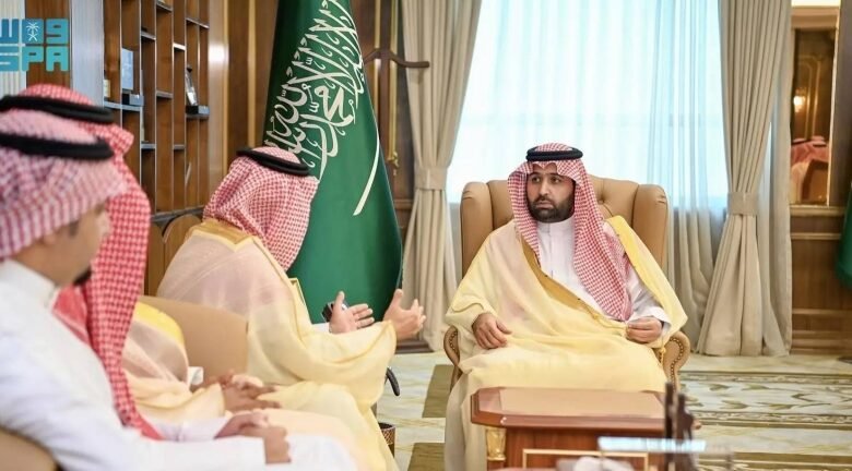 أمير-جازان-يوجّه-بضرورة-تسخير-جميع-الإمكانات-أمام-المستثمرين