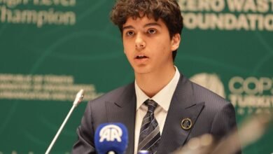 بملامح-جده-وطموح-عالمي.-حفيد-أردوغان-يخطف-الأنظار-في-قمة-المناخ-ويطلق-مبادرة-دولية-للشباب