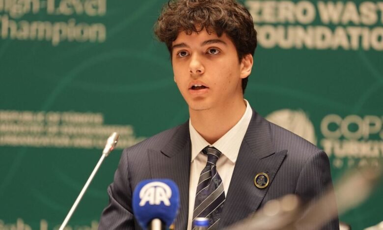 بملامح-جده-وطموح-عالمي.-حفيد-أردوغان-يخطف-الأنظار-في-قمة-المناخ-ويطلق-مبادرة-دولية-للشباب