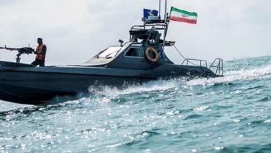  نيويورك-تايمز:-“أسطول-البعوض”-الإيراني-يواصل-تهديد-الملاحة-في-مضيق-هرمز-رغم-الضربات