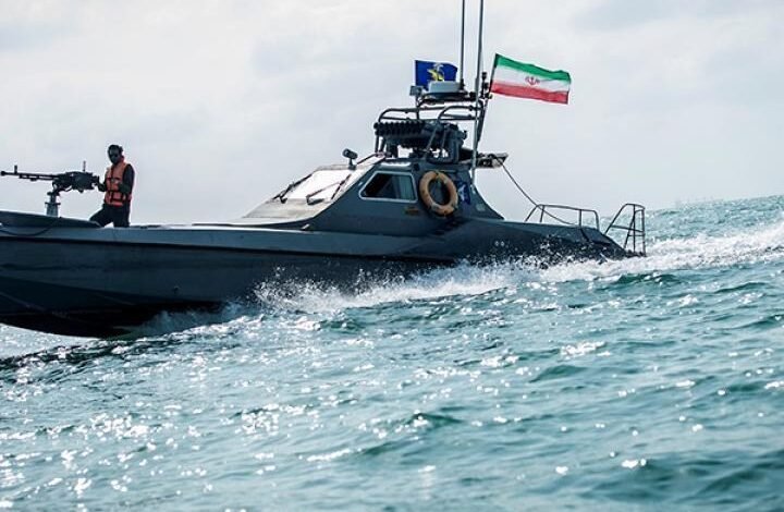  نيويورك-تايمز:-“أسطول-البعوض”-الإيراني-يواصل-تهديد-الملاحة-في-مضيق-هرمز-رغم-الضربات