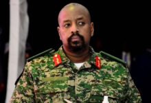 جنرال-أوغندي-يجدد-هجومه-على-تركيا-ويطالب-بطرد-شركاتها:-أعطوا-العقود-للصينيين