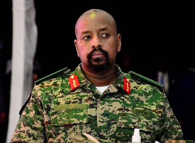 جنرال-أوغندي-يجدد-هجومه-على-تركيا-ويطالب-بطرد-شركاتها:-أعطوا-العقود-للصينيين