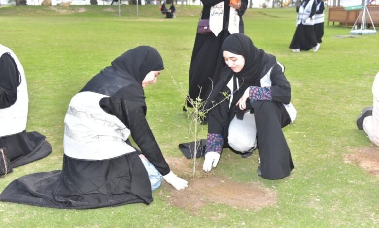 صور|-250-متطوعًا-يزينون-واجهة-الدمام-البحرية-بالشتلات-الزراعية