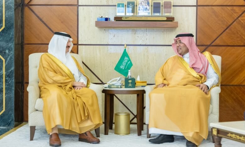  أمير-الشرقية-يستقبل-المدير-الإقليمي-لبنك-التنمية-الاجتماعية-بالمنطقة-الشرقية