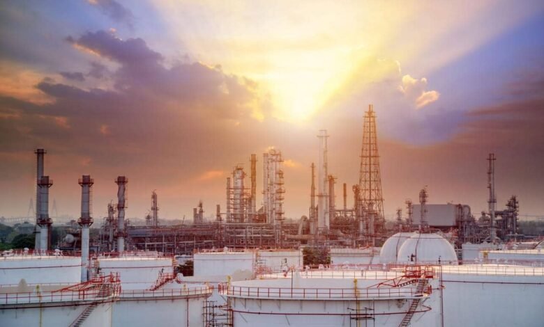  أسعار-النفط-تسجل-أعلى-مستوياتها-منذ-أسابيع-في-غياب-حلول-دبلوماسية-للتوتر-الإقليمي