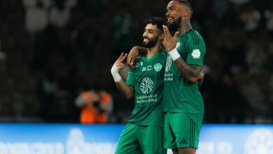 الأهلي-يضرب-الفتح-بثلاثية-ويجدد-آماله-في-المنافسة-على-اللقب