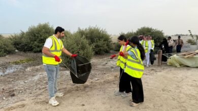 «البيئة»-ترفع-400-كيلوغرام-من-النفايات-بشاطئ-الرملة-البيضاء-في-تاروت