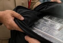  شرطة-دبي-تعيد-سبائك-فضية-بمليوني-درهم-لمسافر-فقدها-داخل-المطار