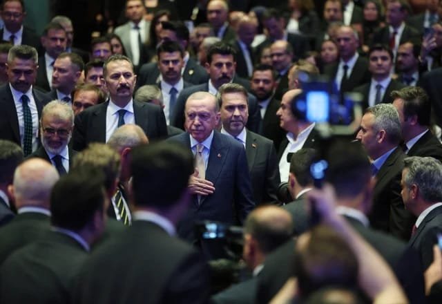 أردوغان-يهاجم-الشعب-الجمهوري:-من-أعلنوا-أبطالاً-بالأمس-يصفونهم-بالخونة-اليوم